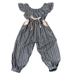 Wellie Kate Short Ruffle Sleeve Snap Bottom Jumpsuit Gray White Pink Bow size 2T